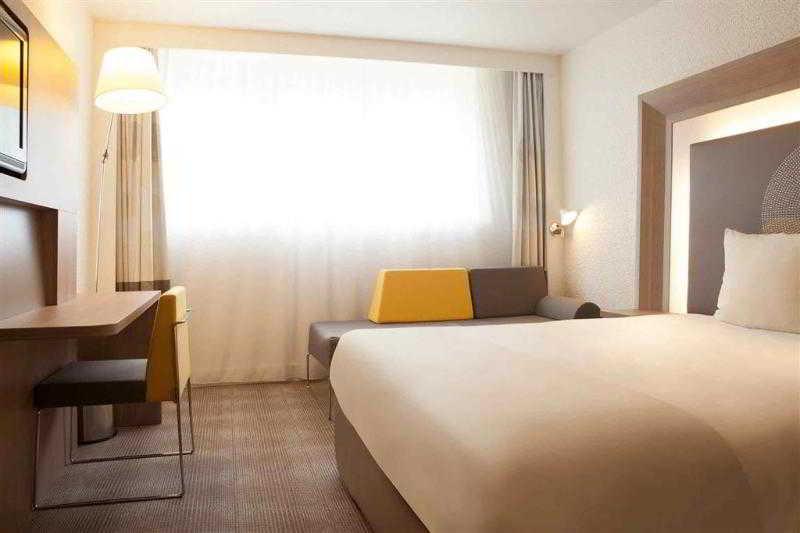 B&B Hotel Cergy Port 4 Etoiles Ngoại thất bức ảnh